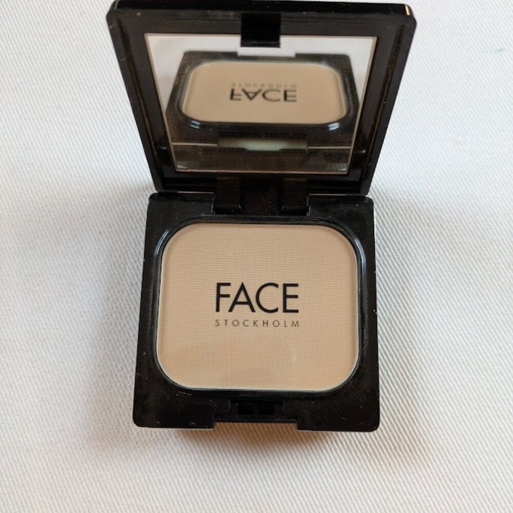 FACE Stockholm Powder Foundation - "August"